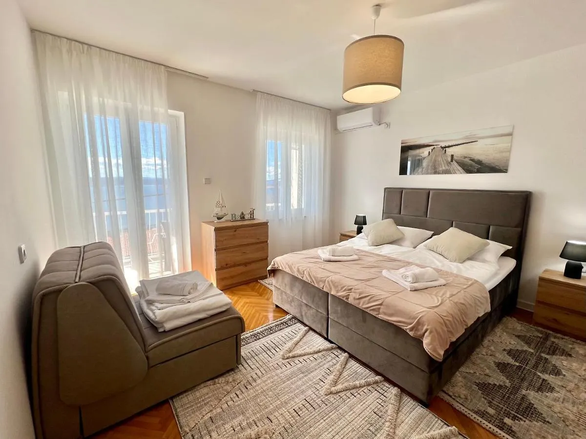 Apartment Frano Dramalj 0*,  Croatia