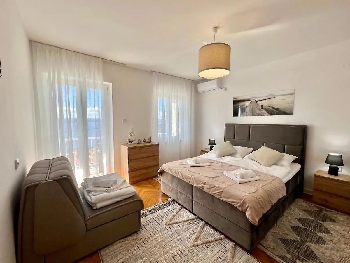 Apartment Frano Dramalj 0*,